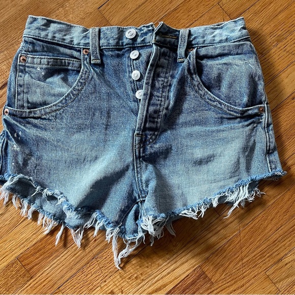 We The Free Women’s Denim Frayed Hem, Button Fly , High Waisted Women Shorts - Picture 1 of 3
